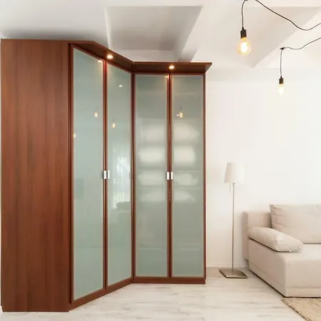 Dworska By Renters شقة *